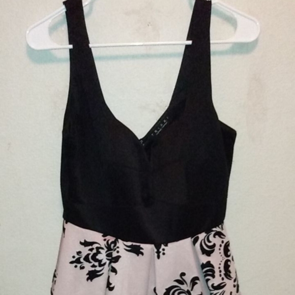 Dress - Picture 1 of 8